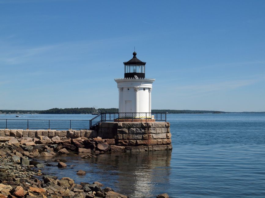 Maine Easy: Lighthouses, Harbors & Coastal Walks