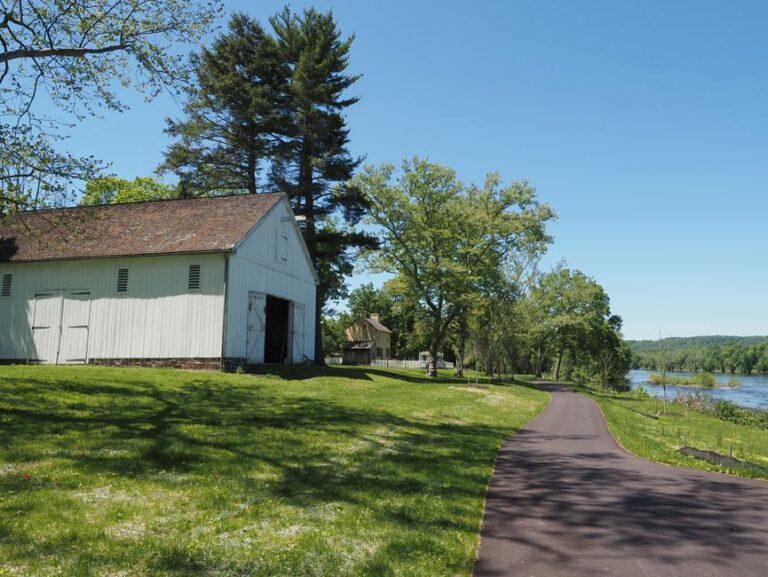 Pennsylvania with Ease: Historic Squares, Rivers & Countryside